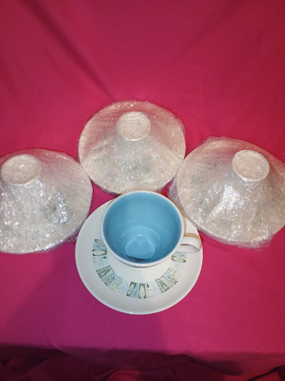 Retro Ceramic Teacup and Saucer Set with Blue Interior 4 Sets